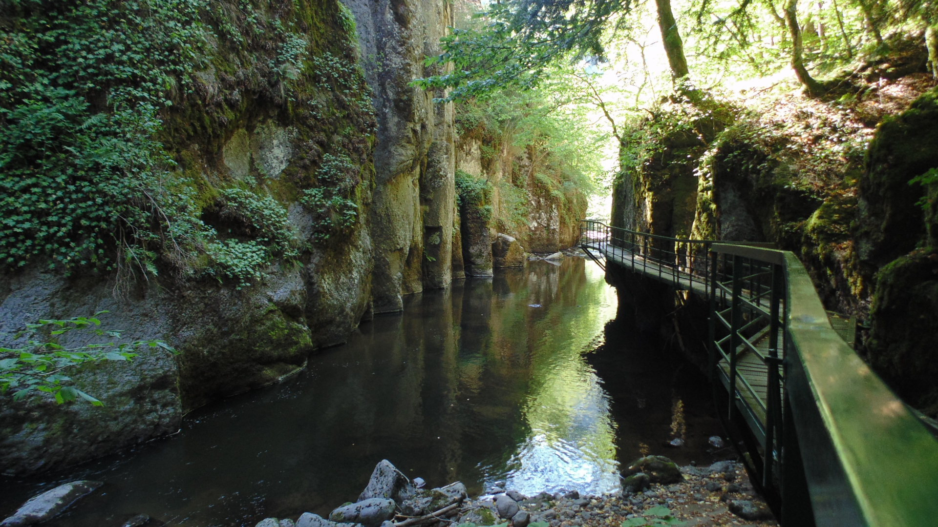 Devin_River_Valley_Iz21